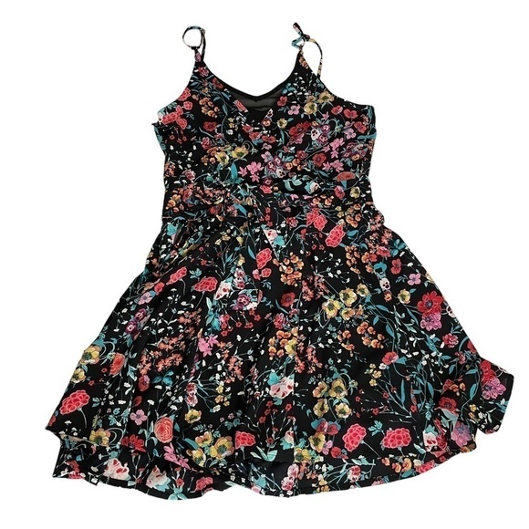 Express Floral Romper - Picture 6 of 10